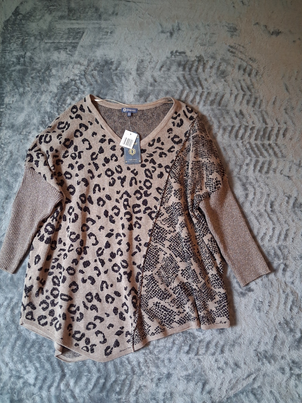 Democracy Top NWT Womens Taupe Animal Print XL Vneck Sweater Leopard - Picture 2 of 7